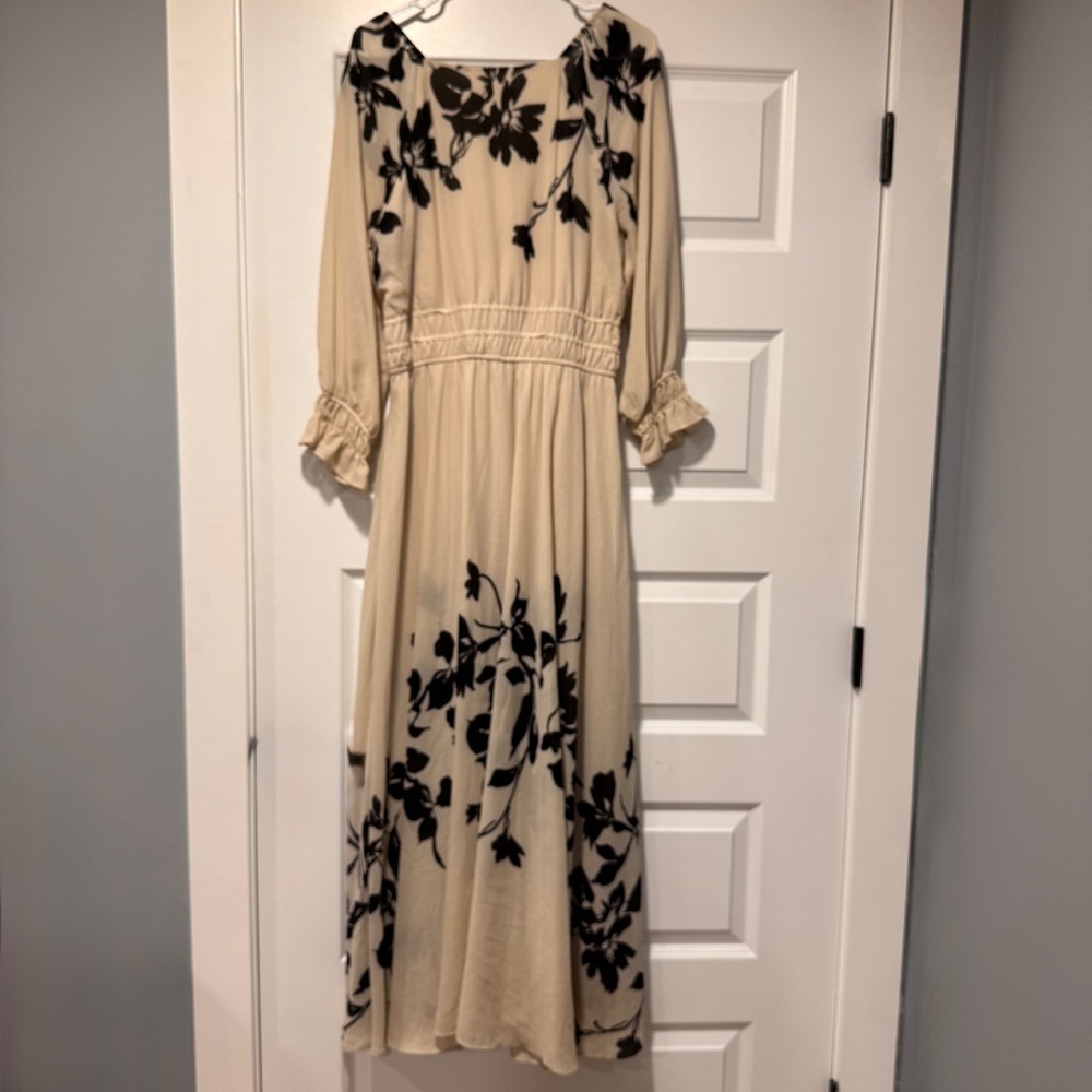 Taylor Women's Cream Black Floral Smocked Waist Maxi Dress Size 8 - Picture 7 of 10